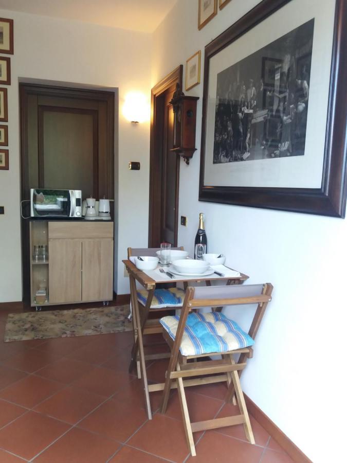 Casa Intignano - Camera Con Bagno E Portico Vista Lago Tremezzo Exterior foto